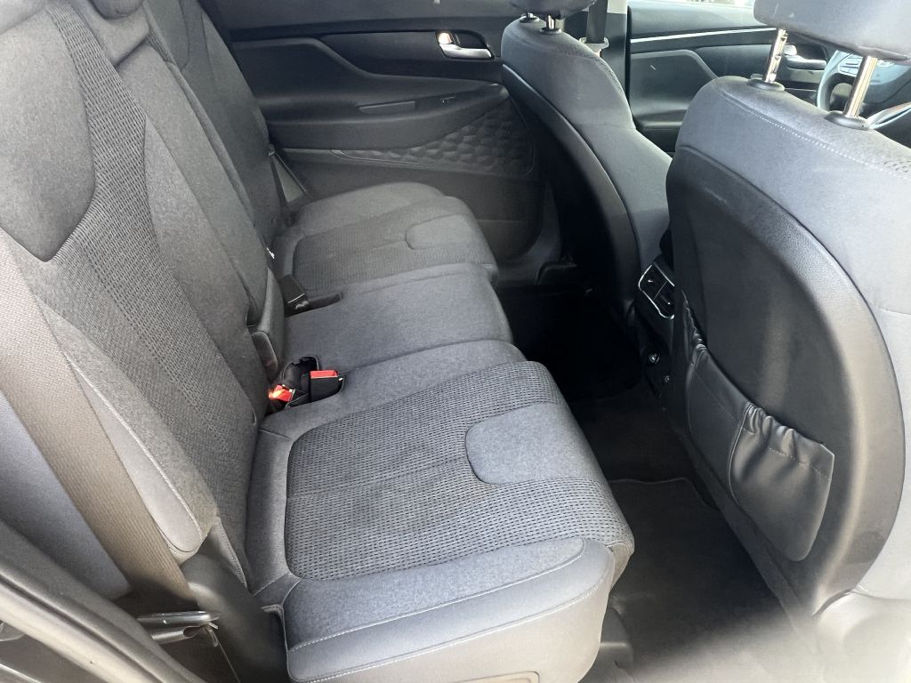 Photo 11 of this HYUNDAI SANTA FE