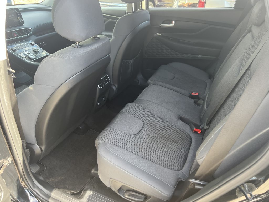 Photo 12 of this HYUNDAI SANTA FE