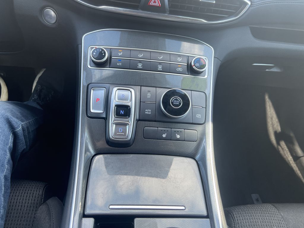 Photo 16 of this HYUNDAI SANTA FE