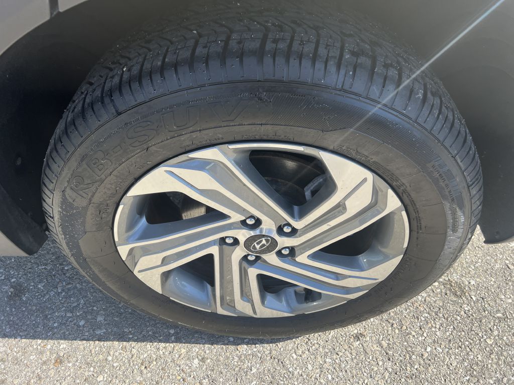 Photo 20 of this HYUNDAI SANTA FE
