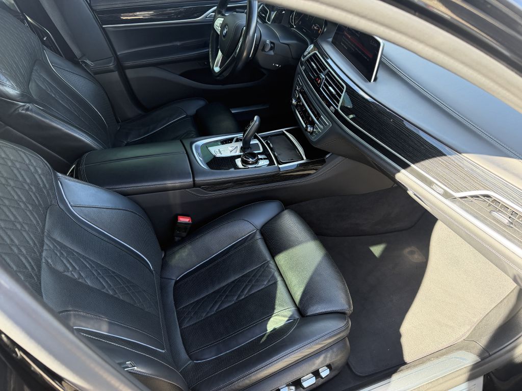 Photo 10 of this BMW 740