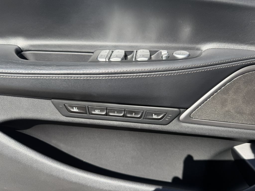 Photo 20 of this BMW 740