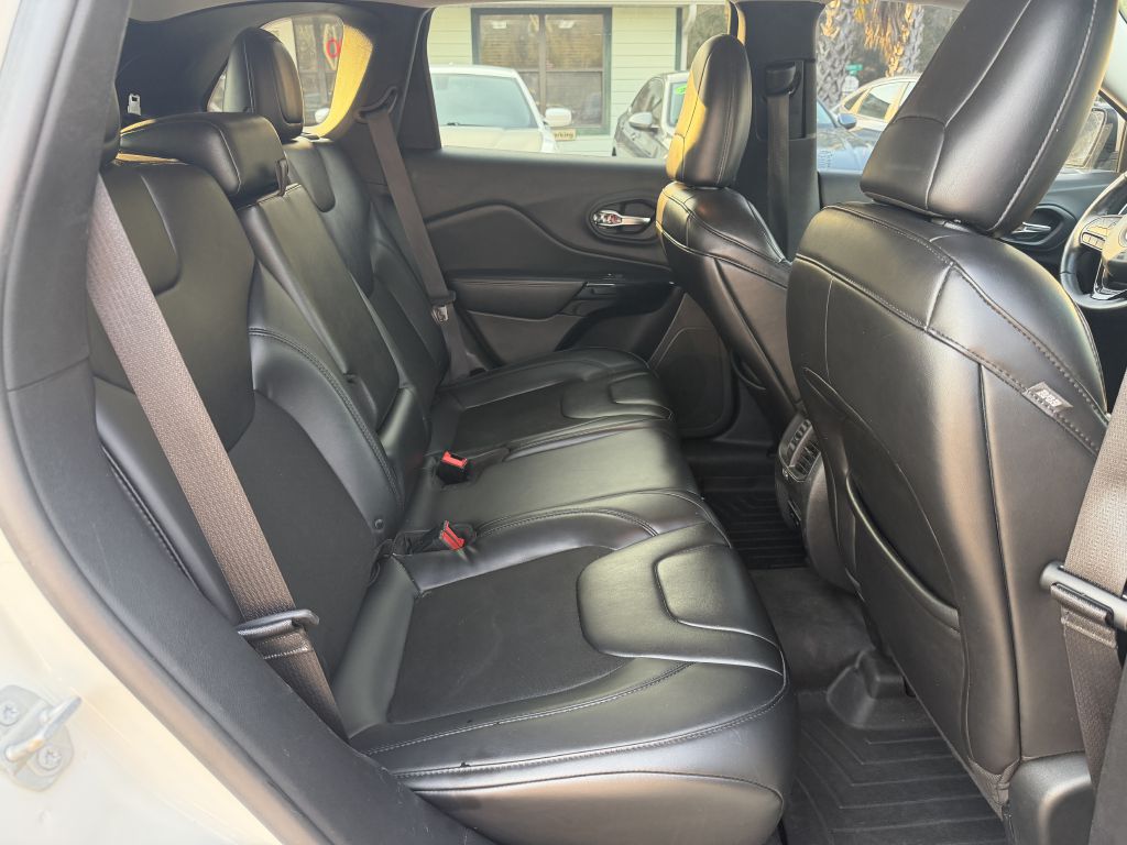 Photo 10 of this JEEP CHEROKEE