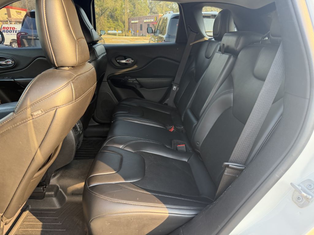 Photo 11 of this JEEP CHEROKEE