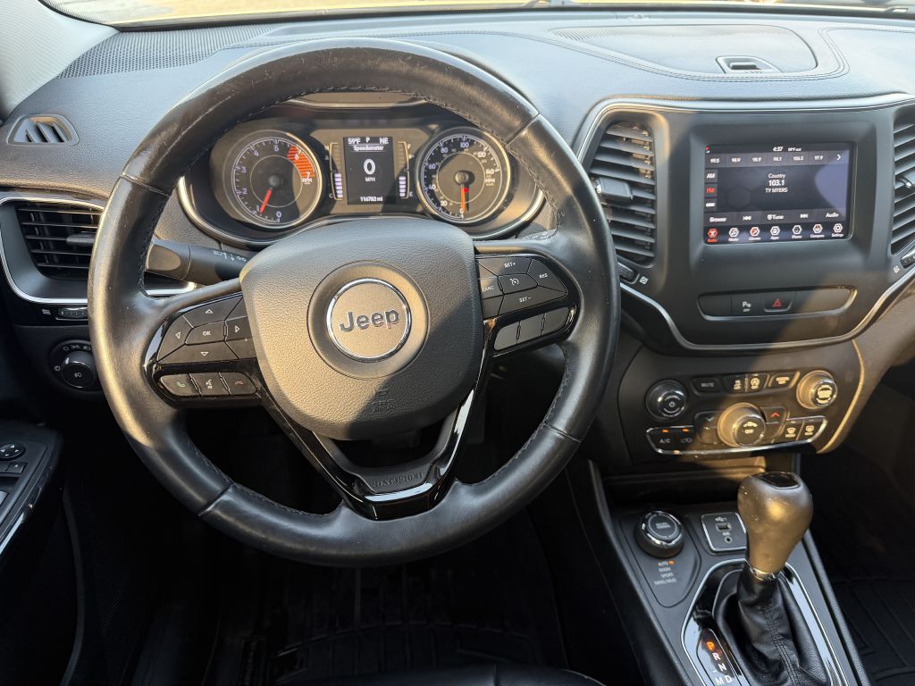 Photo 12 of this JEEP CHEROKEE
