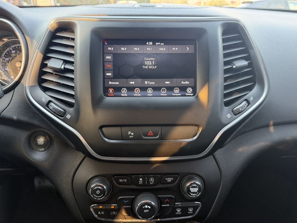 Photo 13 of this JEEP CHEROKEE