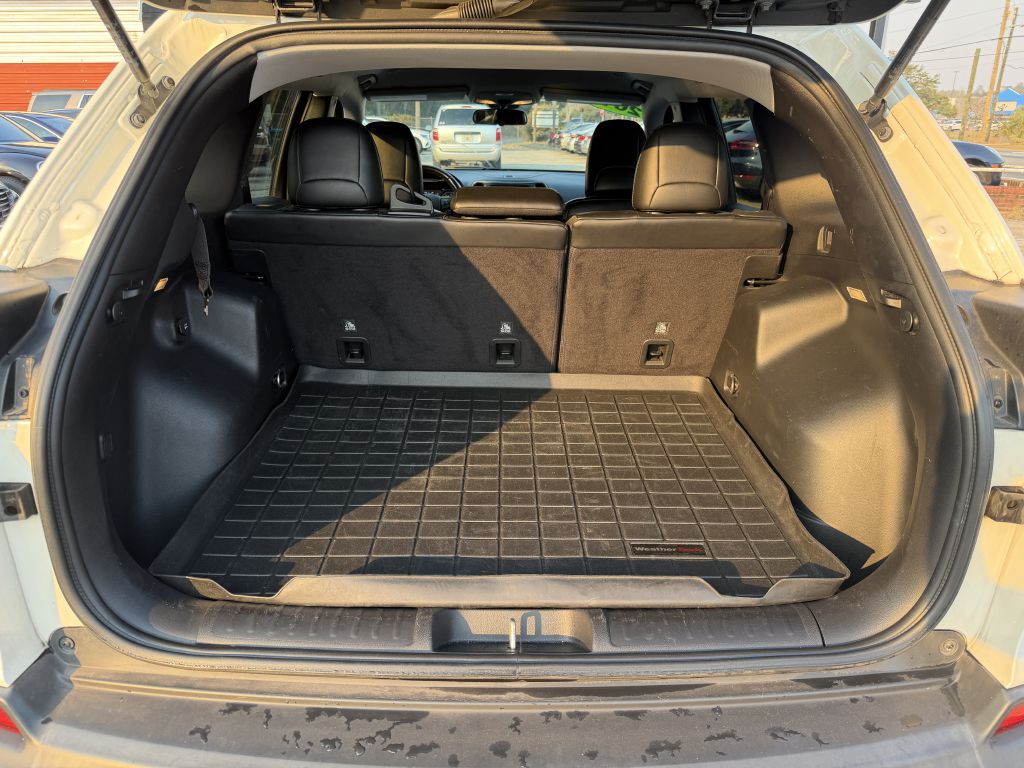 Photo 16 of this JEEP CHEROKEE