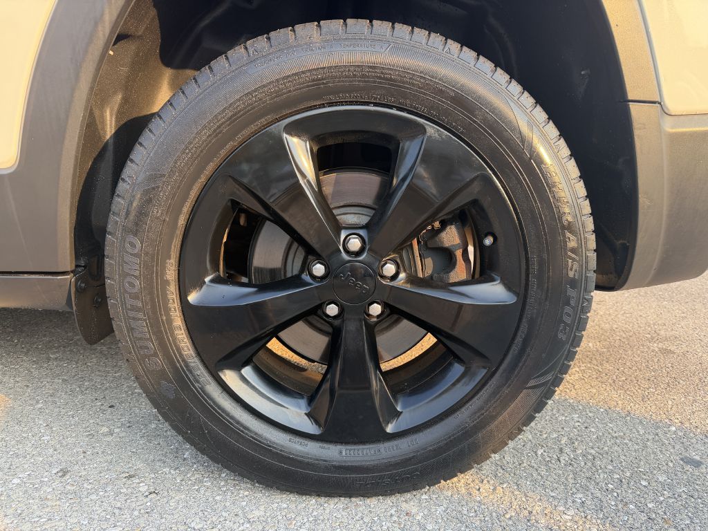 Photo 17 of this JEEP CHEROKEE