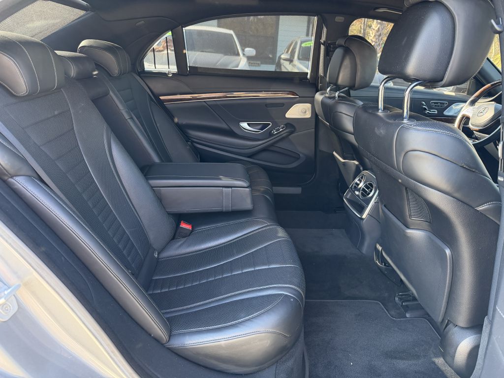 Photo 11 of this MERCEDES-BENZ S-CLASS
