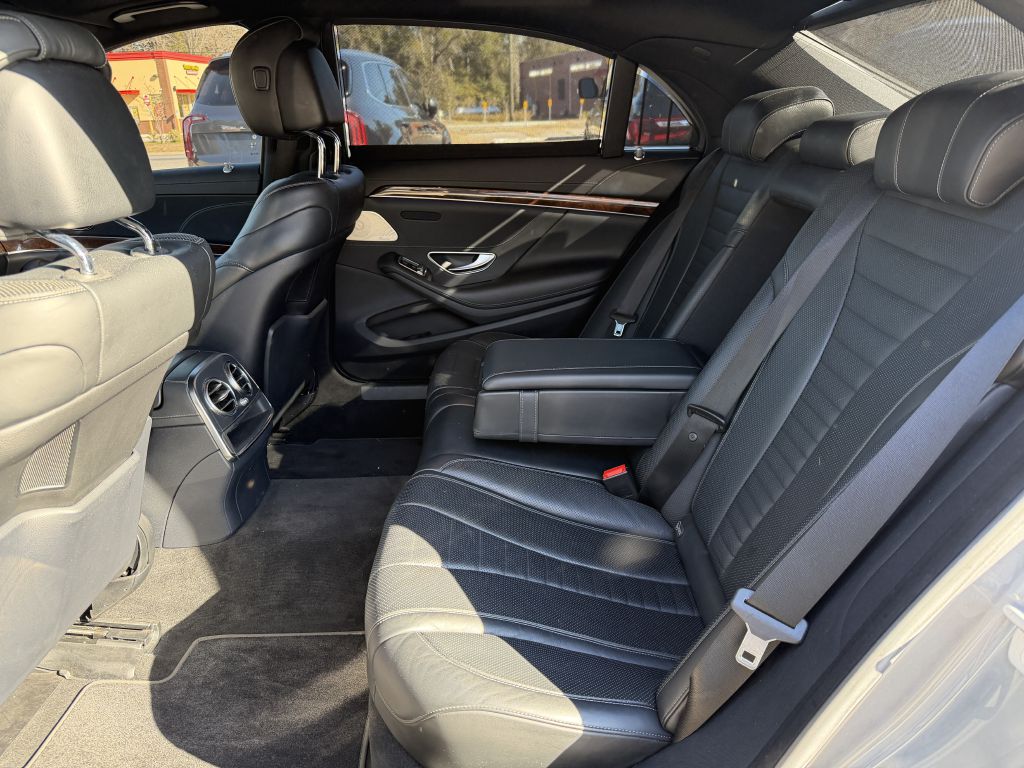 Photo 12 of this MERCEDES-BENZ S-CLASS