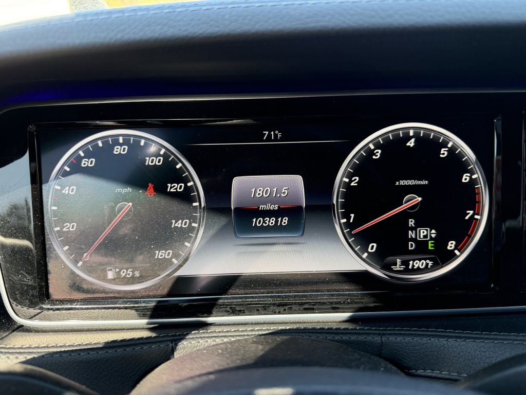 Photo 14 of this MERCEDES-BENZ S-CLASS