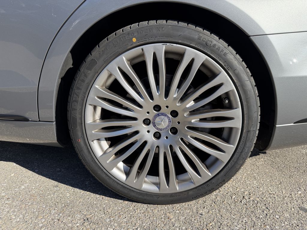 Photo 19 of this MERCEDES-BENZ S-CLASS
