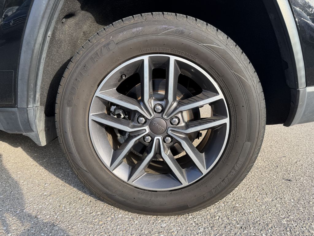 Photo 19 of this JEEP GRAND CHEROKEE