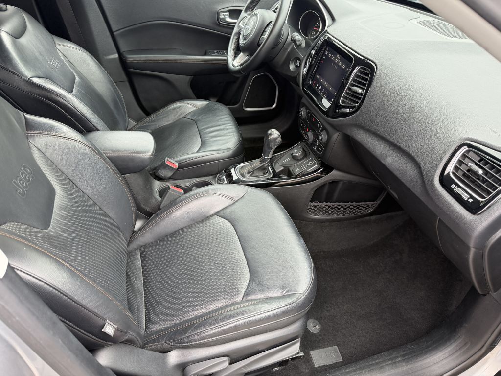 Photo 10 of this JEEP COMPASS
