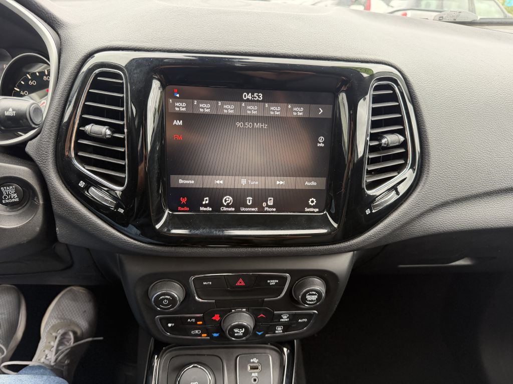 Photo 15 of this JEEP COMPASS