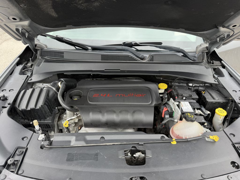 Photo 17 of this JEEP COMPASS