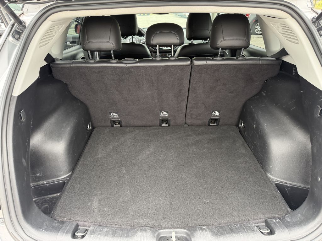 Photo 18 of this JEEP COMPASS