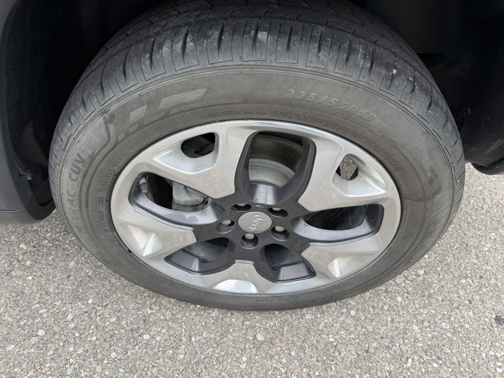 Photo 19 of this JEEP COMPASS