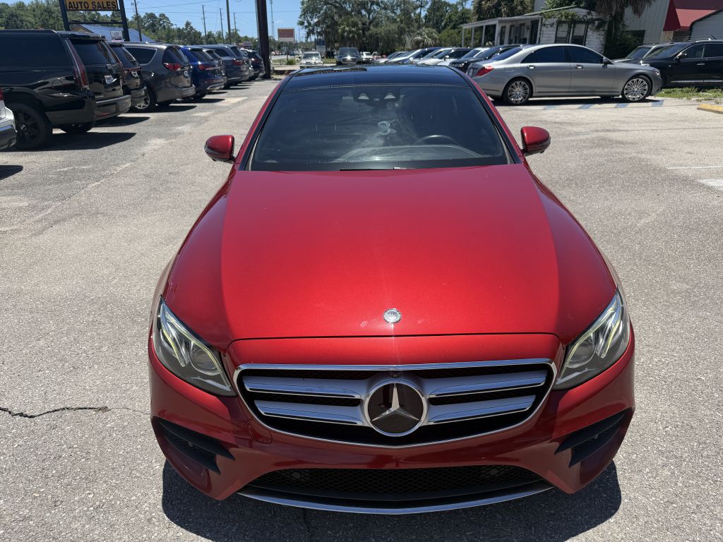 Photo 2 of this MERCEDES-BENZ E-CLASS