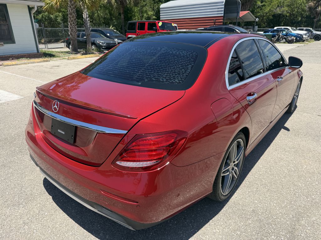 Photo 4 of this MERCEDES-BENZ E-CLASS