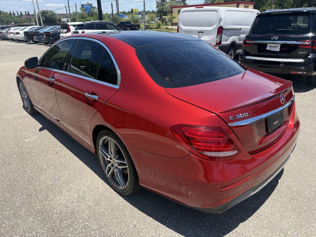 Photo 6 of this MERCEDES-BENZ E-CLASS