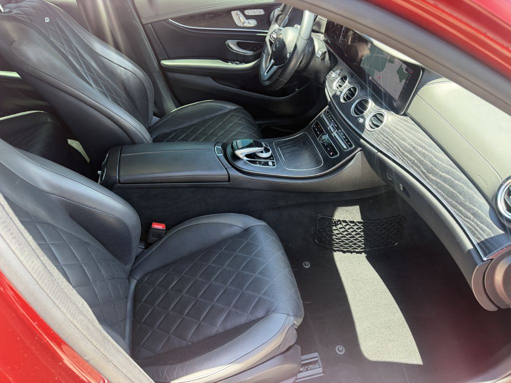 Photo 8 of this MERCEDES-BENZ E-CLASS