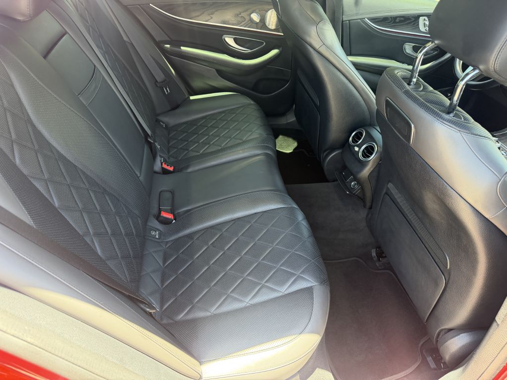 Photo 9 of this MERCEDES-BENZ E-CLASS