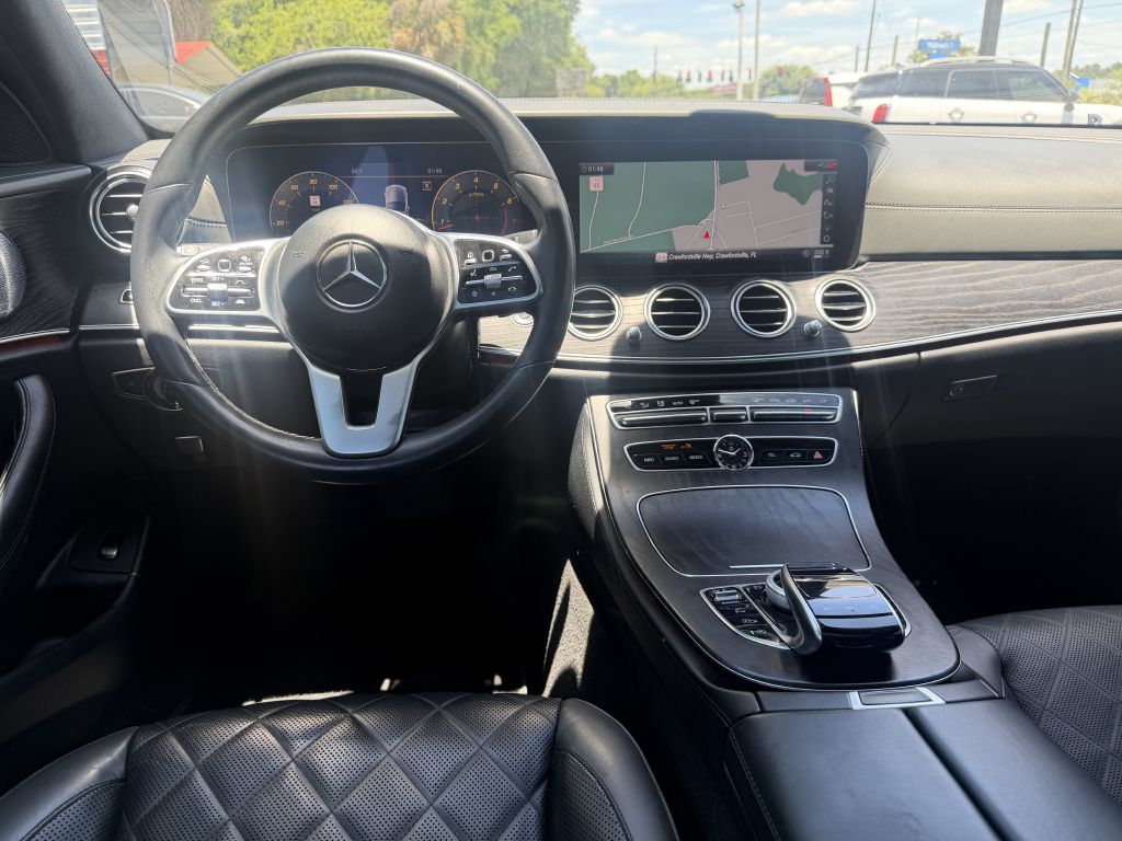 Photo 11 of this MERCEDES-BENZ E-CLASS