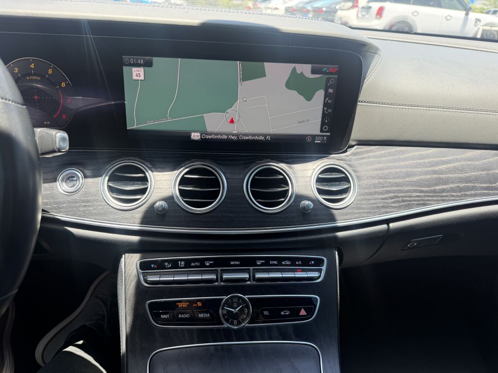 Photo 13 of this MERCEDES-BENZ E-CLASS