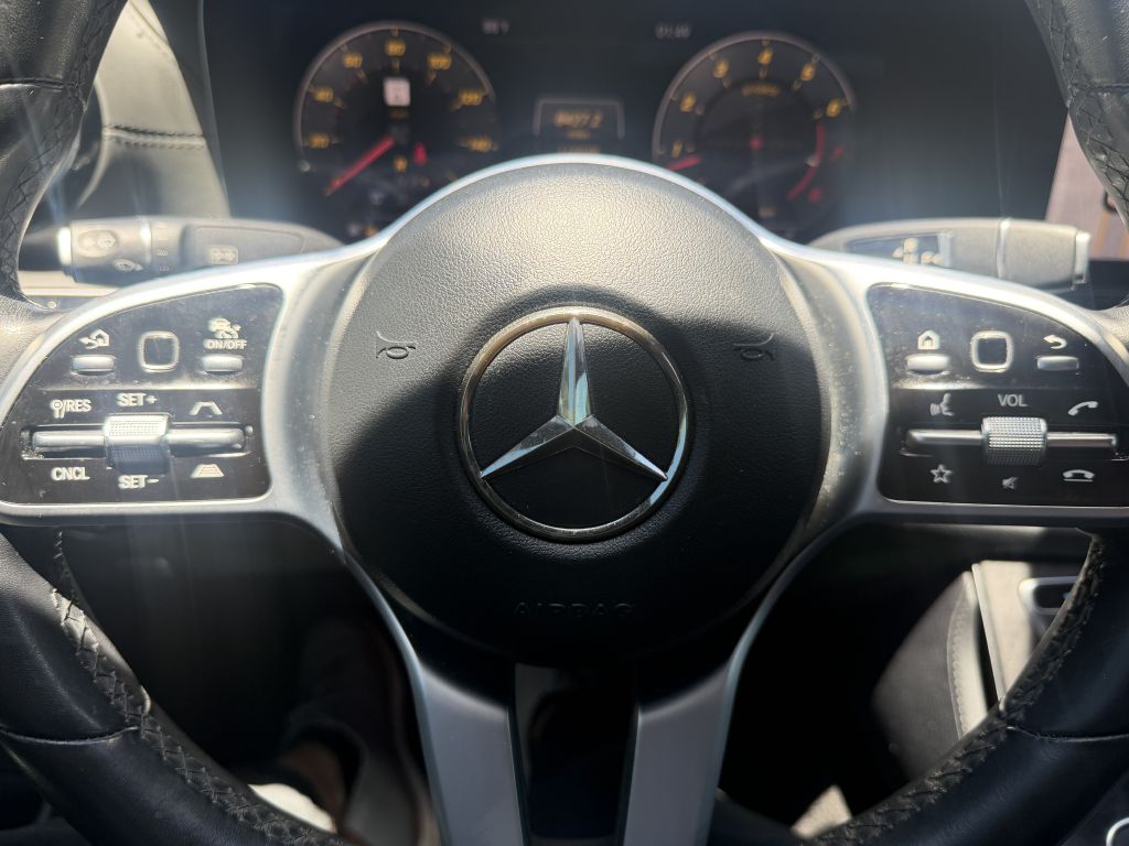 Photo 16 of this MERCEDES-BENZ E-CLASS