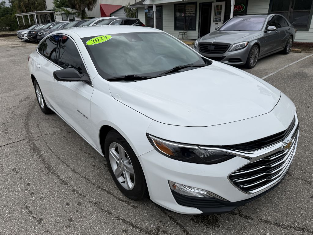 Photo 3 of this CHEVROLET MALIBU