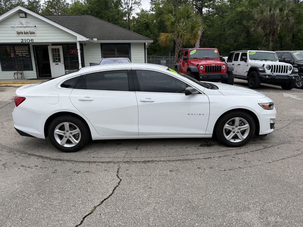 Photo 4 of this CHEVROLET MALIBU