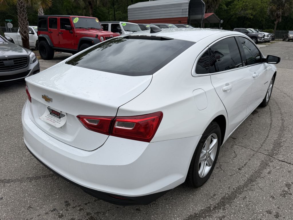 Photo 5 of this CHEVROLET MALIBU