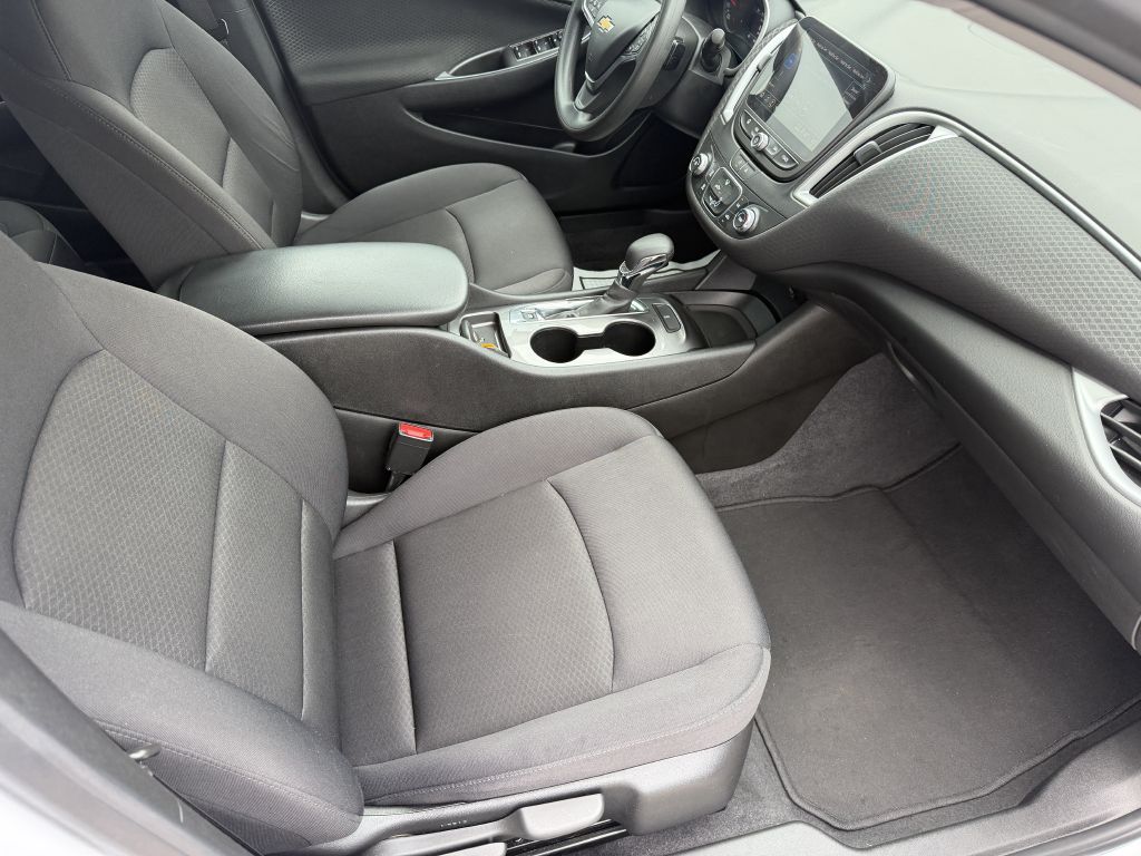 Photo 10 of this CHEVROLET MALIBU