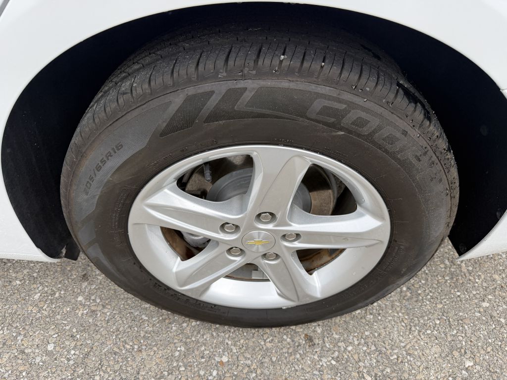 Photo 19 of this CHEVROLET MALIBU