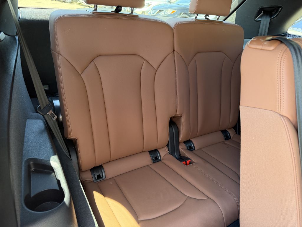 Photo 12 of this AUDI Q7