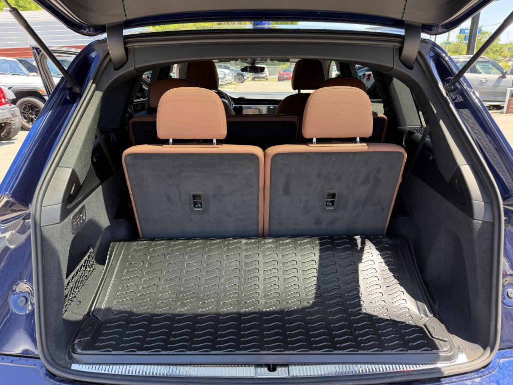 Photo 21 of this AUDI Q7