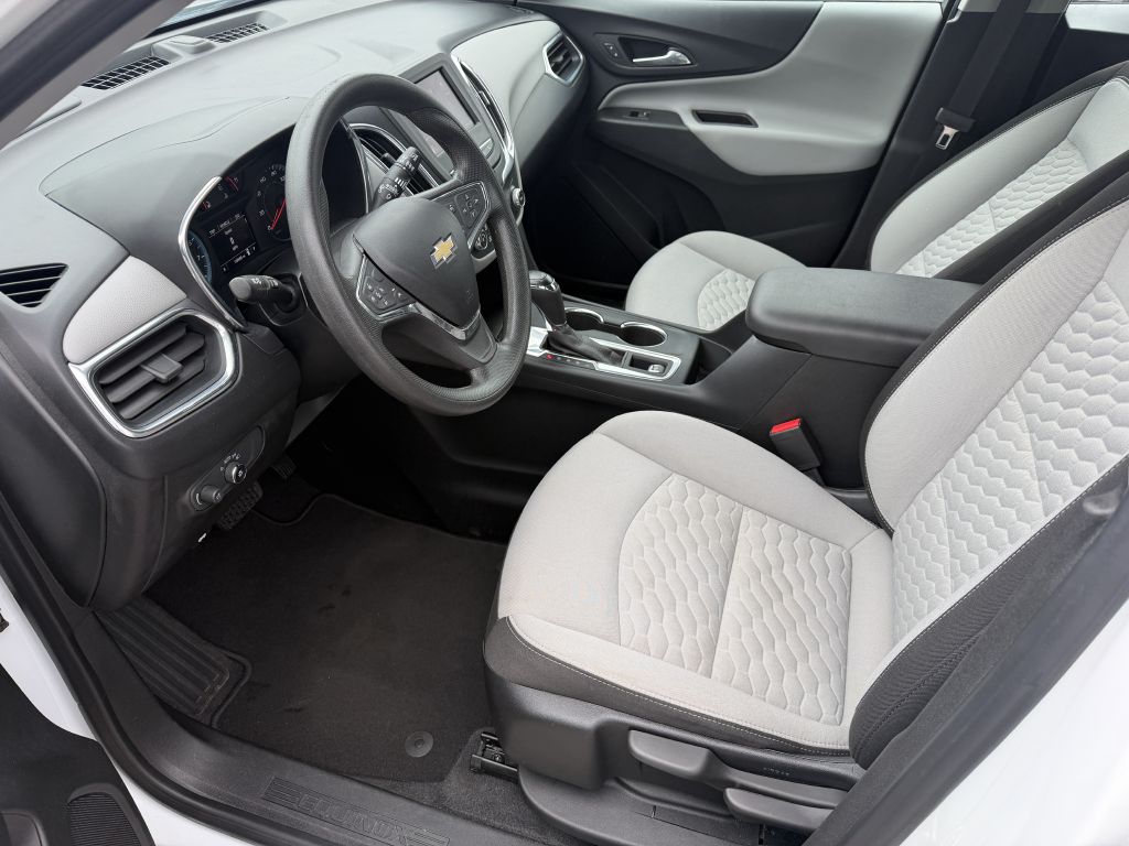 Photo 9 of this CHEVROLET EQUINOX