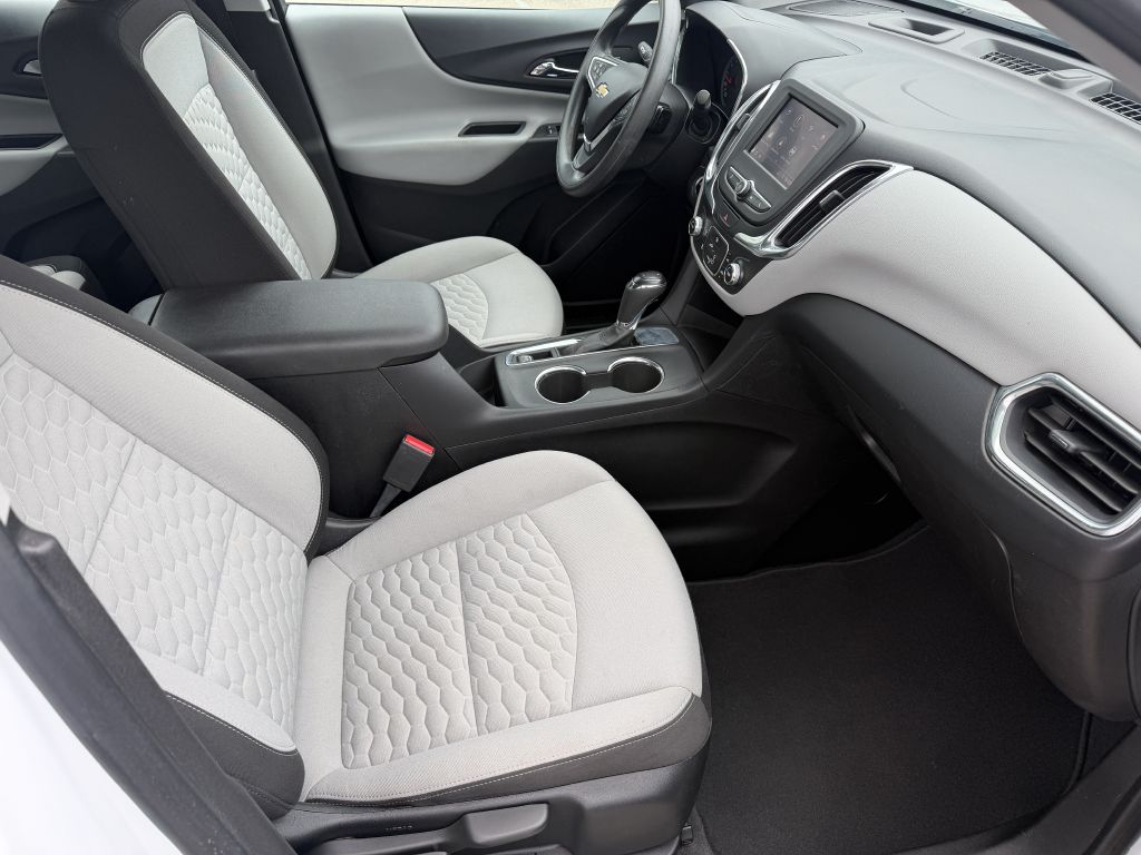 Photo 10 of this CHEVROLET EQUINOX