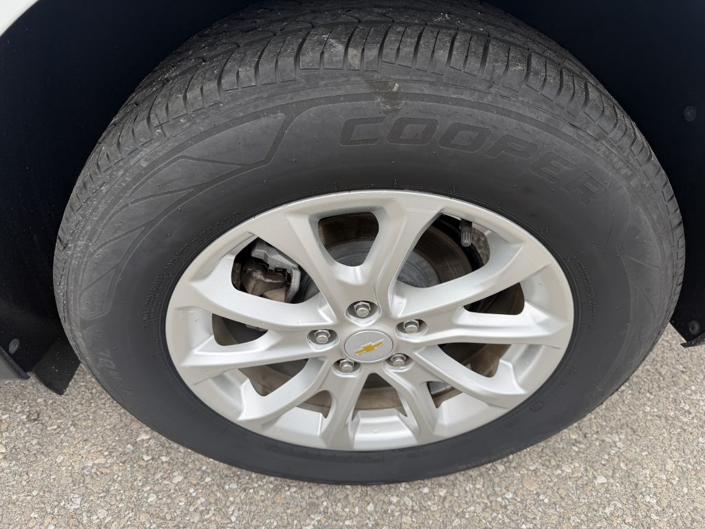 Photo 19 of this CHEVROLET EQUINOX