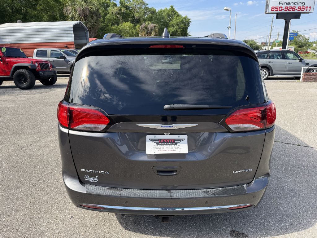 Photo 6 of this CHRYSLER PACIFICA