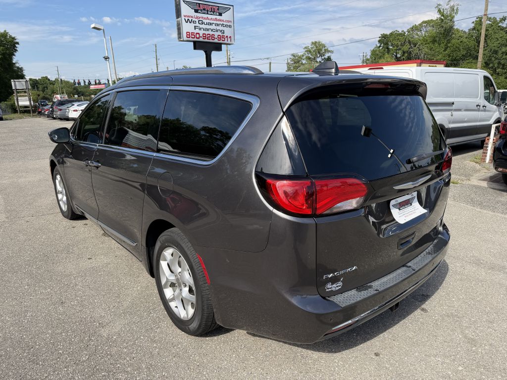Photo 7 of this CHRYSLER PACIFICA