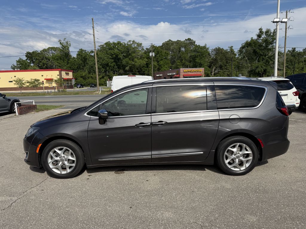 Photo 8 of this CHRYSLER PACIFICA