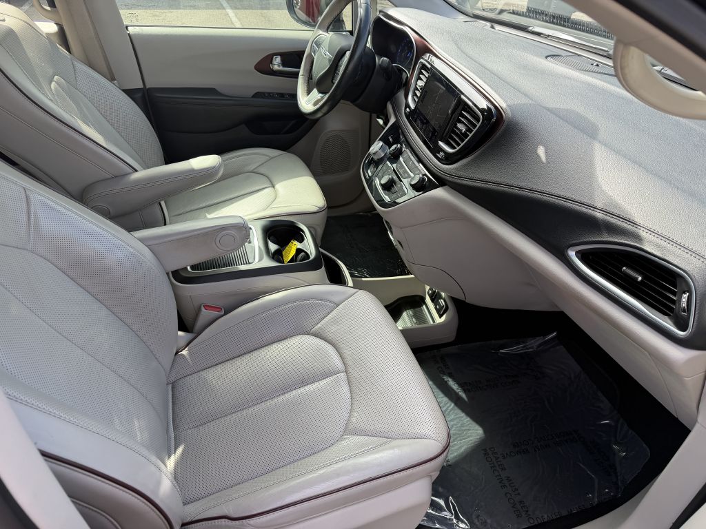 Photo 10 of this CHRYSLER PACIFICA