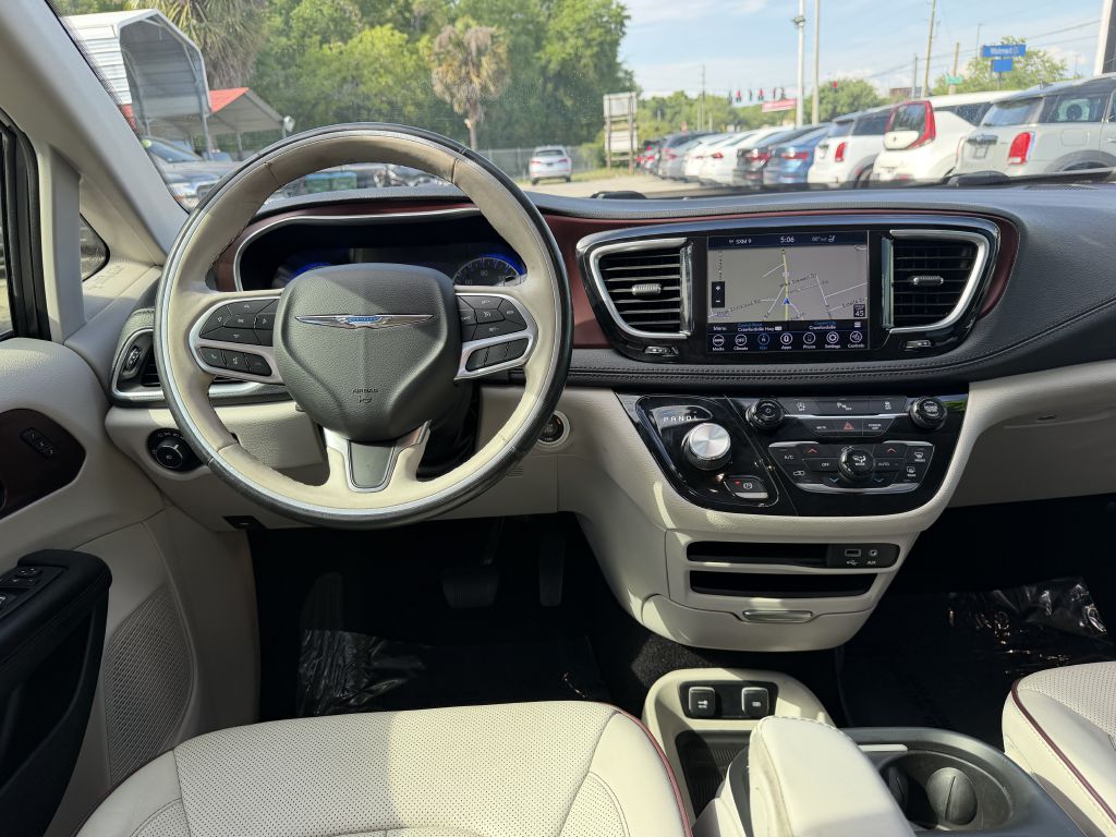Photo 15 of this CHRYSLER PACIFICA