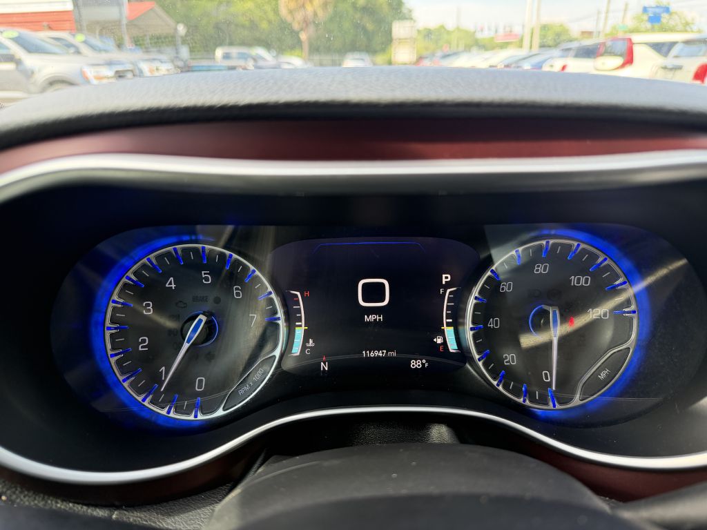 Photo 16 of this CHRYSLER PACIFICA