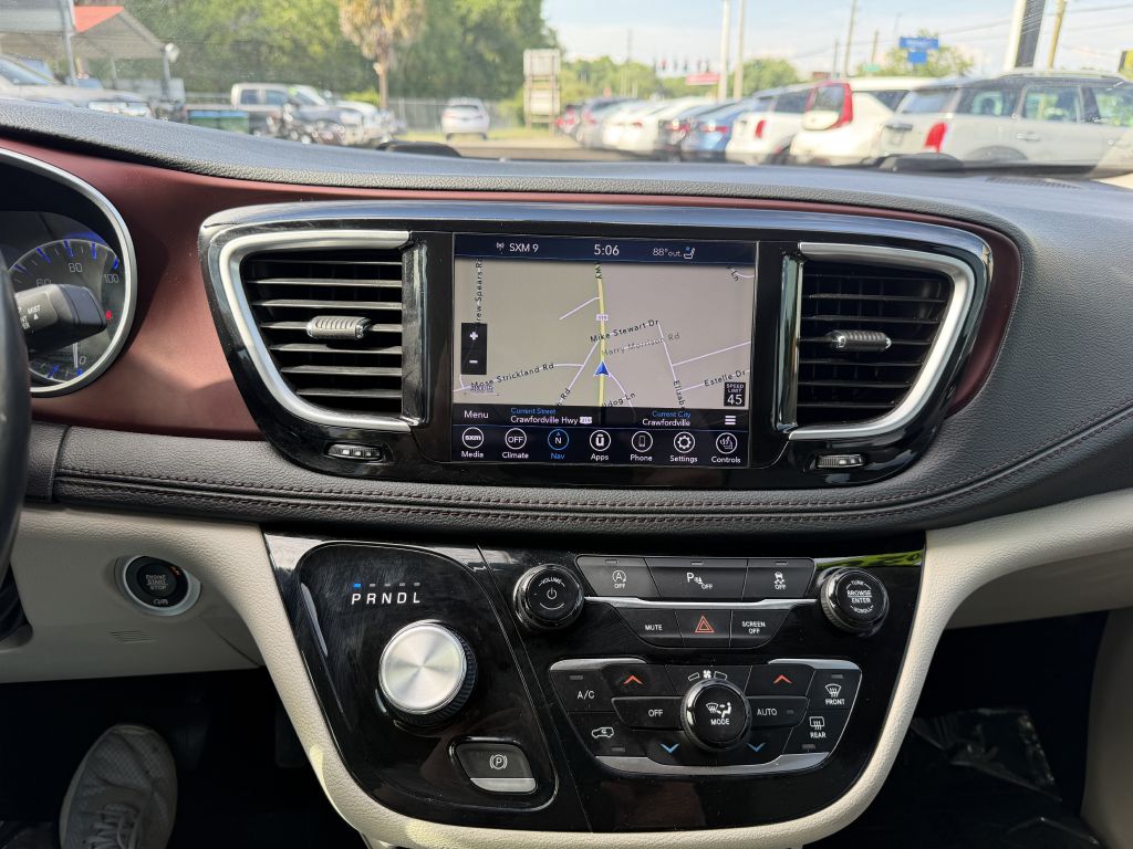 Photo 17 of this CHRYSLER PACIFICA