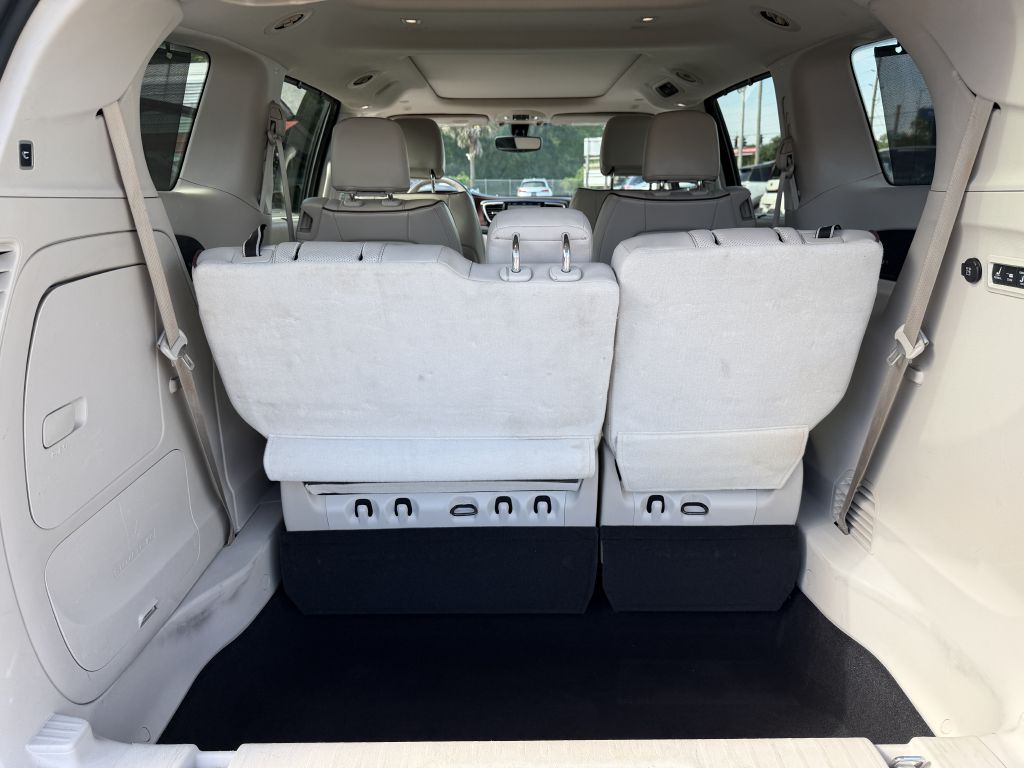 Photo 19 of this CHRYSLER PACIFICA