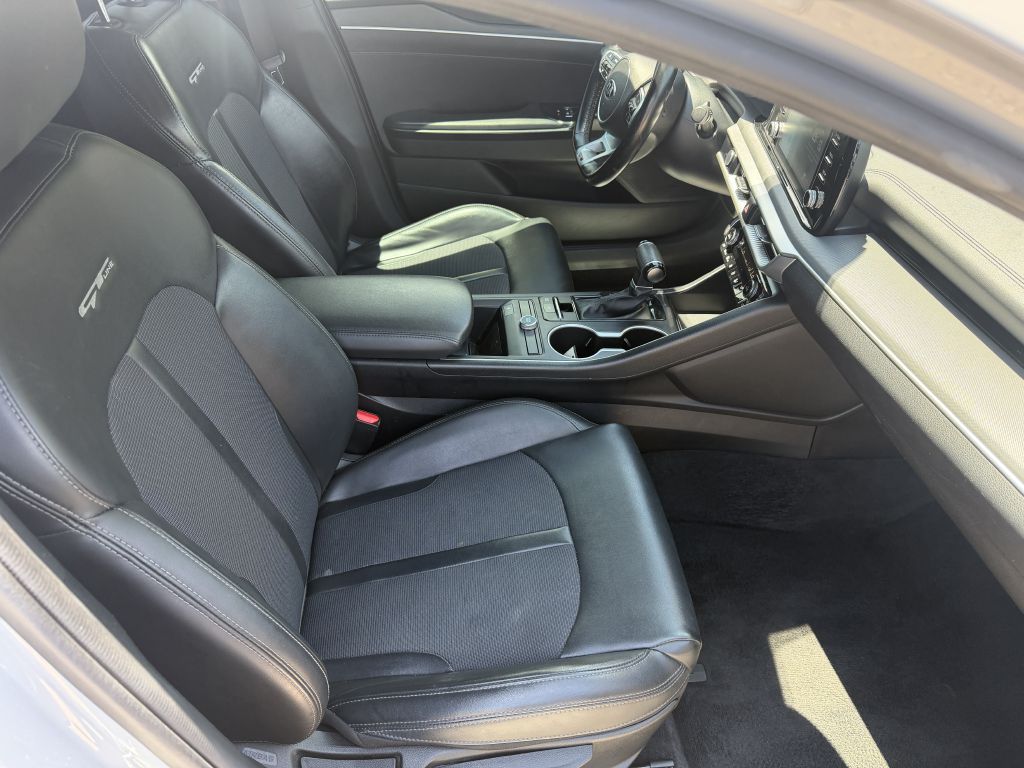 Photo 10 of this KIA K5