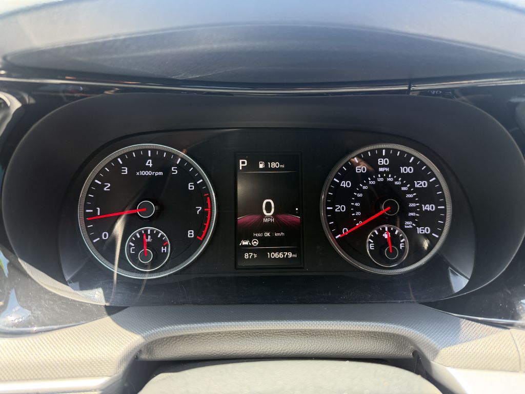 Photo 14 of this KIA K5